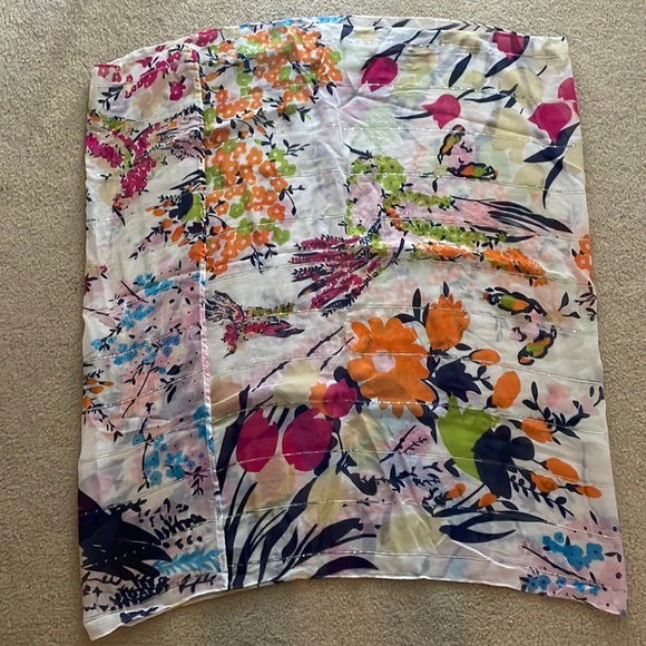 Like new Infiniti scarf - Picture 2 of 4